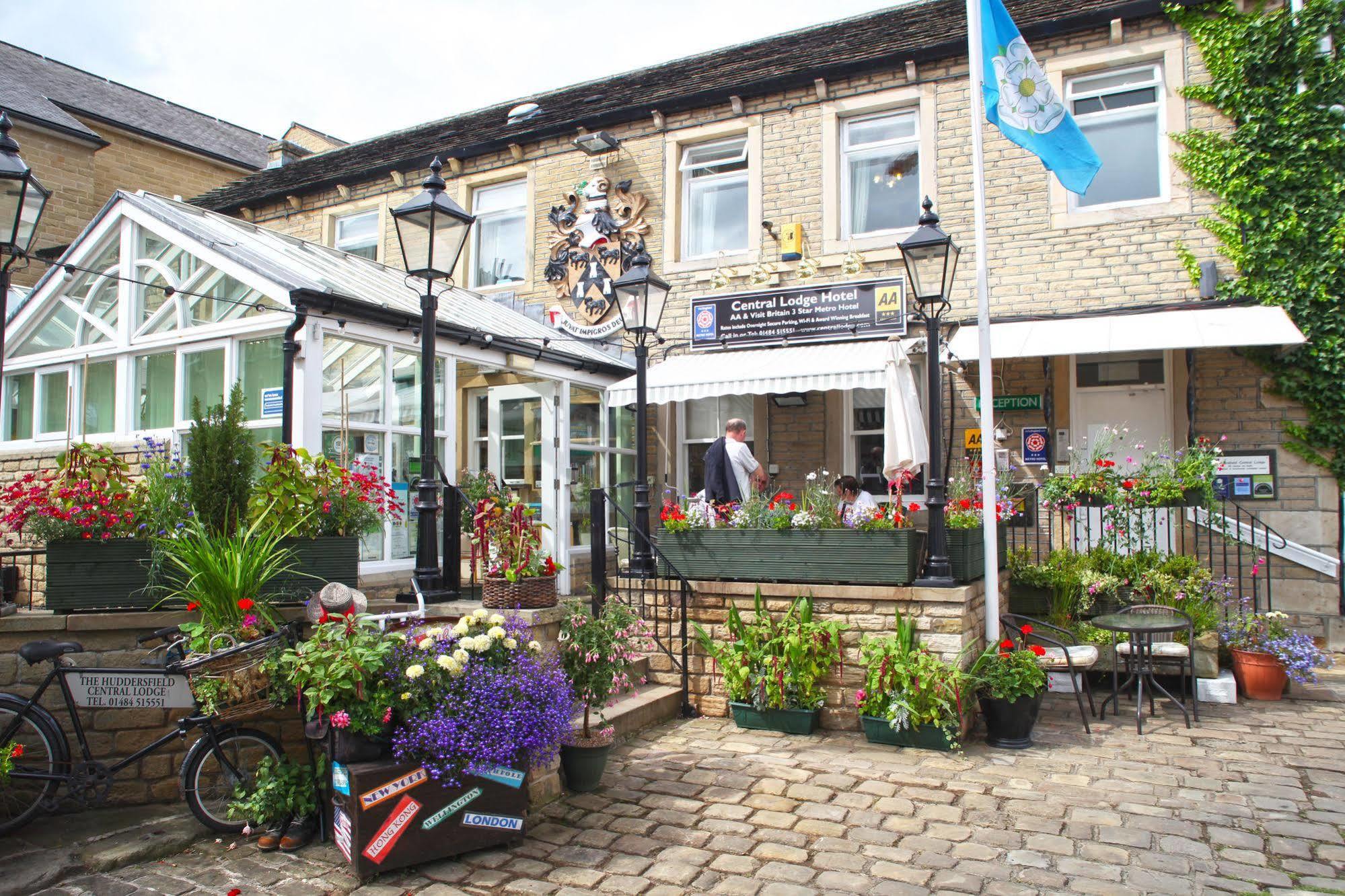 Huddersfield Central Lodge Extérieur photo